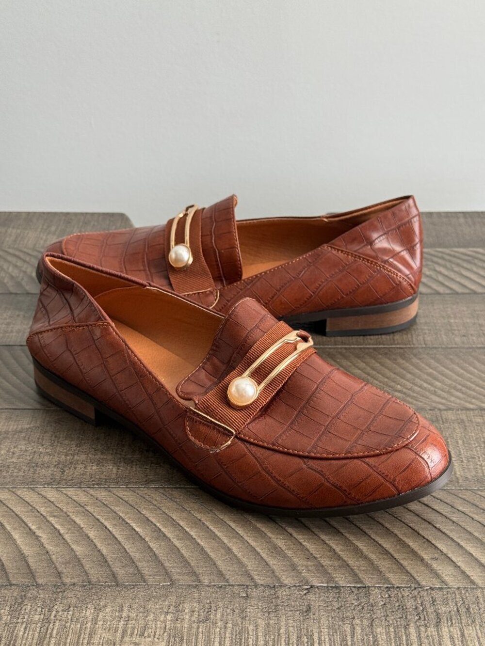 Dream Pairs Brown Loafers with Pearl Detailing Women's Flats Size 7